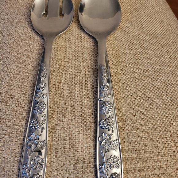 Lenox Orchard in Bloom Stainless Steel 15” Salad Bowl. - Picture 6 of 8